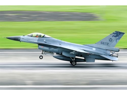 不明のf16戦闘機 ブラックボックス信号探知 機体の捜索急ぐ 台湾 年11月19日 エキサイトニュース