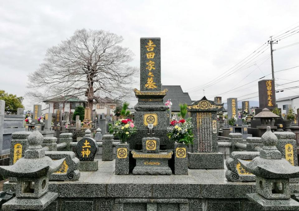 九州ではお墓の文字を 金色 にするらしい いったいなぜ 墓石のプロに聞くと 年3月26日 エキサイトニュース
