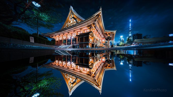 どっちが反射でどっちが実物 浅草寺を映し出す鏡のような水たまりに反響 年10月3日 エキサイトニュース