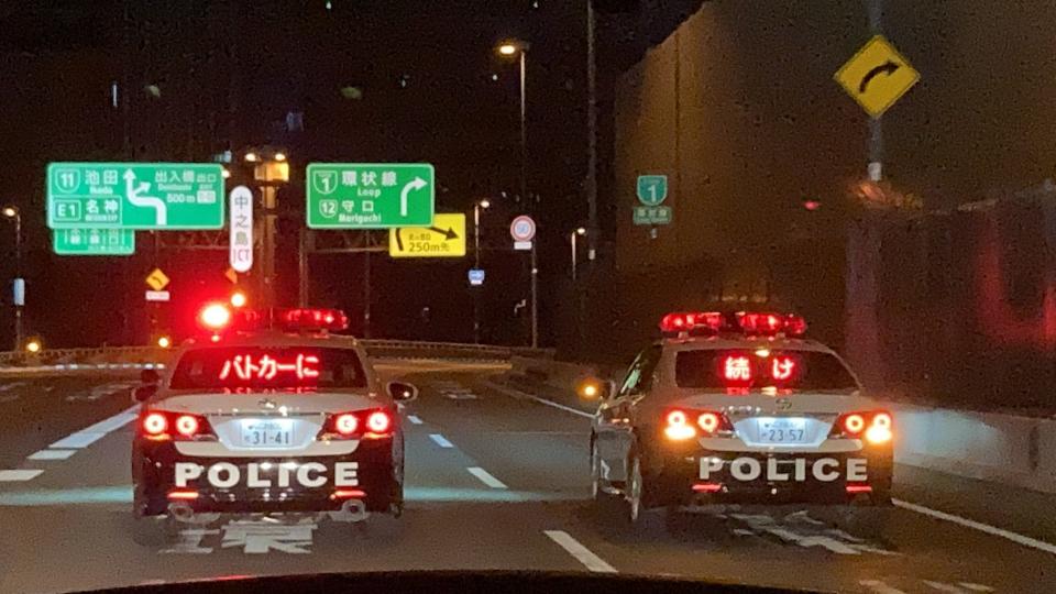パトカーに 続け カッコいい先導ぶりに ついて行かざるを得ない 21年3月5日 エキサイトニュース