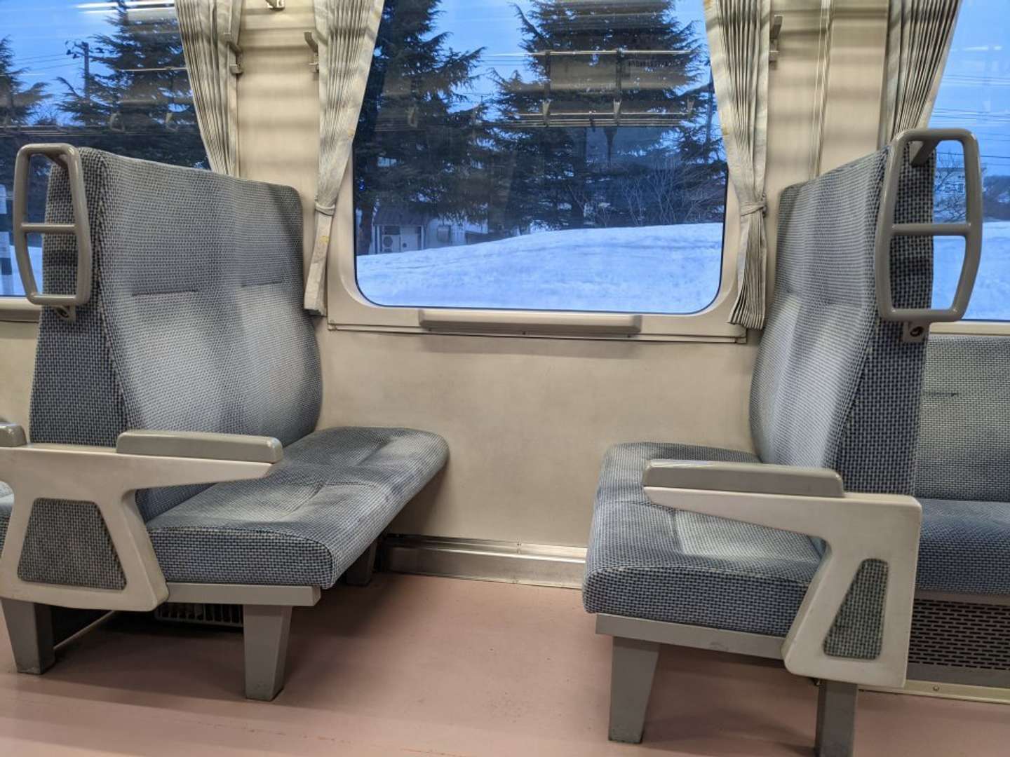 ボックス席の正面に座った非常識な親子 子供が私の膝を蹴るので注意すると 母親が立ち上がり 兵庫県 50代女性 21年5月2日 エキサイトニュース