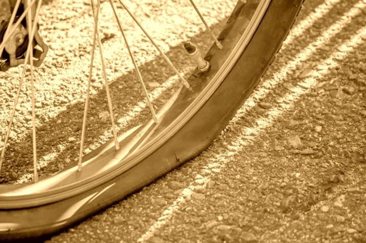 自転車がパンクし 遅刻の大義名分を得た私 内心ホクホクで歩いてたら パンチパーマの怖いオジサンが お前乗れや 愛知県 50代男性 22年7月31日 エキサイトニュース