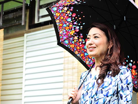 雨の日でもボリュームキープ ヘアスプレーの上級スタイリング術 16年1月22日 エキサイトニュース