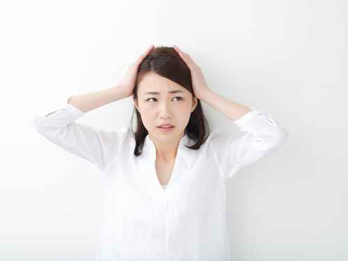 白髪を抜くと増えるって本当 知らないと怖い白髪の本当 15年8月19日 エキサイトニュース