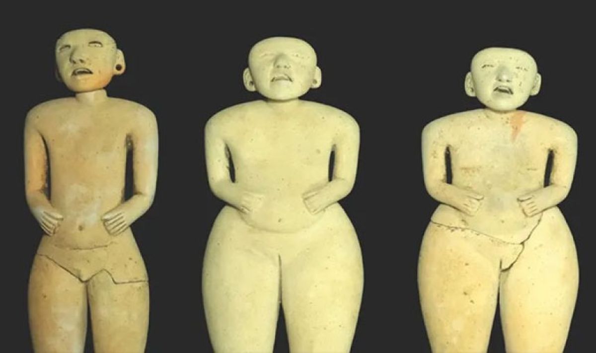見る角度で表情が変わる2400年前の陶器人形がエルサルバドルで発見され