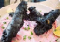 この形状はあぅ、アウゥ～チ！オーストラリアのカフェにすんごい炭料理が登場して騒動を起こしつつもなぜか大人気に