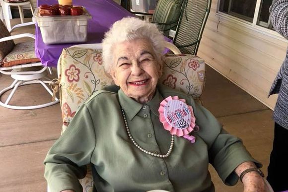 103歳の誕生日を迎えたおばあさん 彼女がずっと欲しかったものがサプライズプレゼント それはいったい 18年4月28日 エキサイトニュース