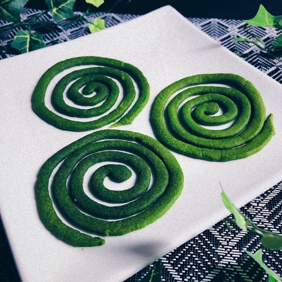 日本の夏 蚊取り線香クッキーの夏 インパクト絶大だけど食べたらうまい蚊取り線香型抹茶クッキーのレシピ ネトメシ 19年7月7日 エキサイトニュース