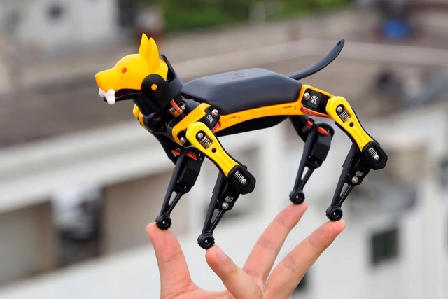 あの犬型ロボット Spot が手のひらサイズに 動きもそっくりに再現した四足歩行ロボットが販売決定 2020年9月11日 エキサイトニュース