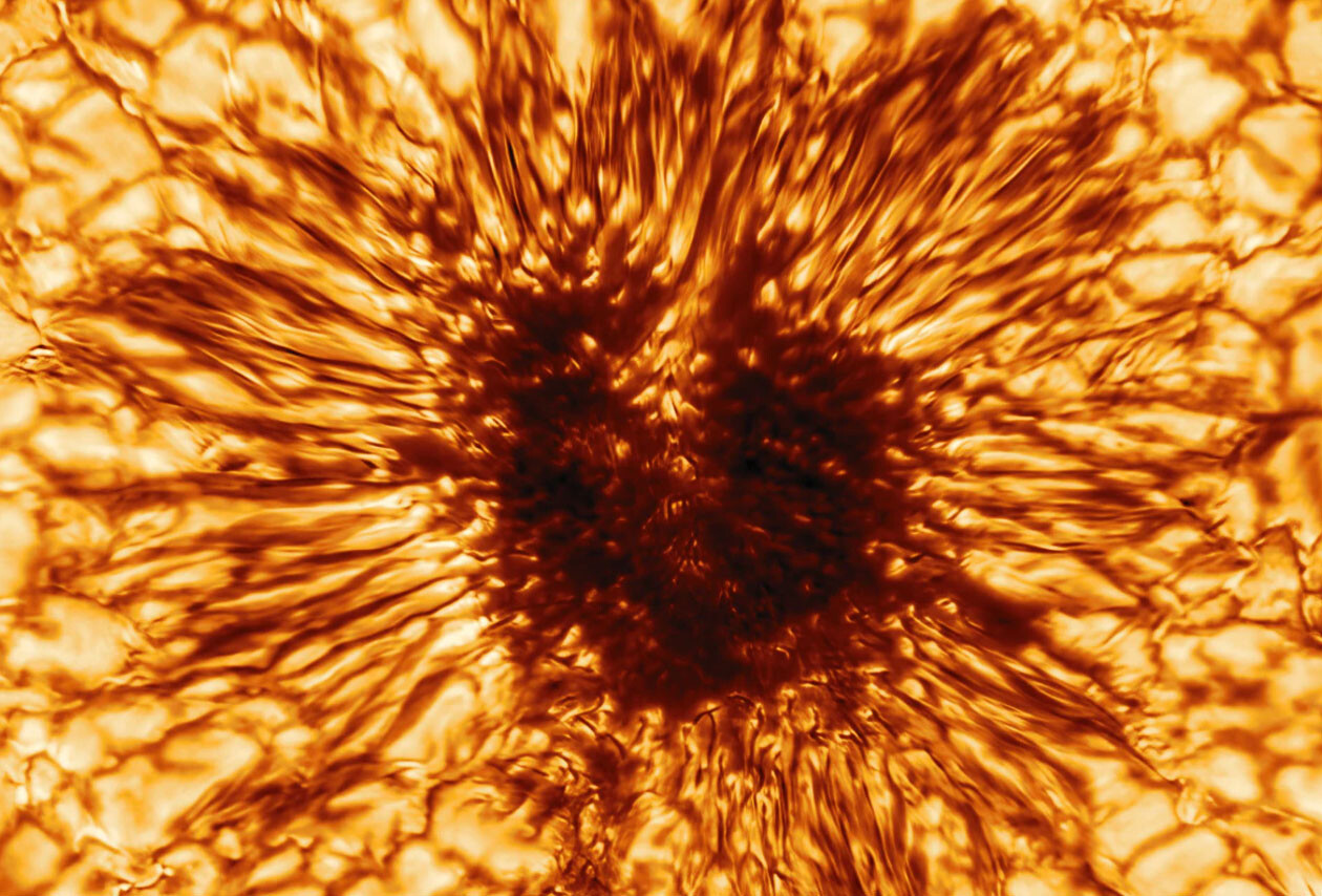 サウロンの目のようだ 太陽の黒点が史上最高の高解像度で撮影される 年12月11日 エキサイトニュース