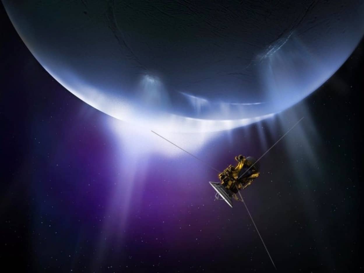 地球外の生命の兆候?科学者が土星の衛星でリンを発見