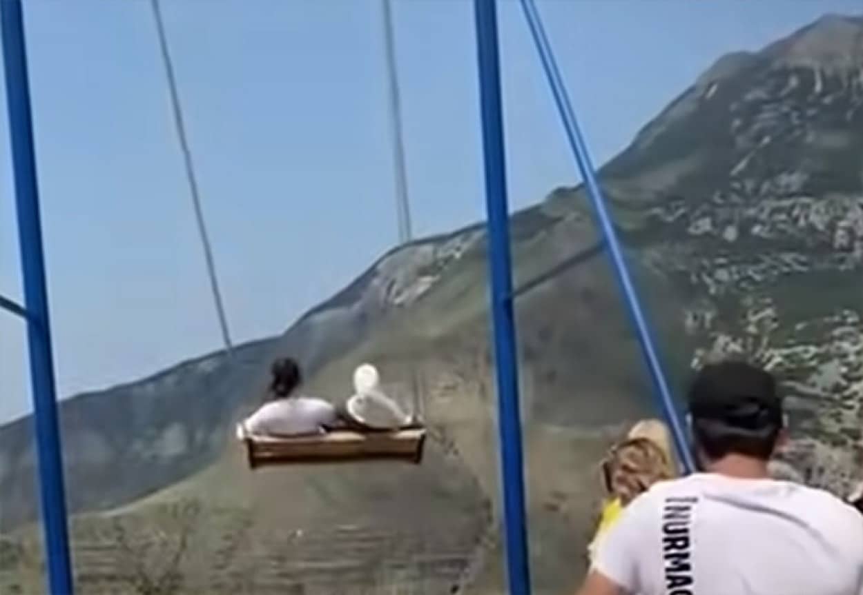 アルプスの少女ハイジに憧れた代償は大きかった 見晴らしのいい崖でブランコを楽しんでいた女性に起きた悲劇 21年7月25日 エキサイトニュース