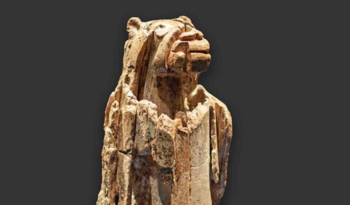 マンモスの象牙で作られた4万年前の半人半獣「ライオンマン」 数百の