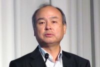 孫正義社長も興味なし？　国内携帯市場で一人負けのソフトバンクに何が起きている