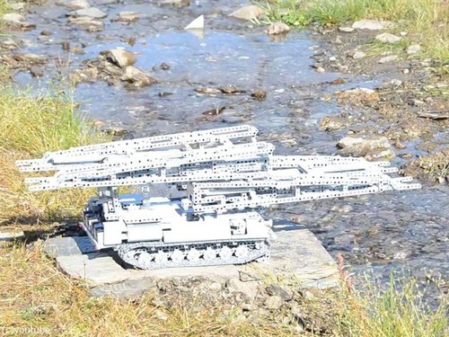 自分で橋を架けて渡り 回収までするレゴの 架橋戦車 がすごい 動きが注目を集める 21年2月10日 エキサイトニュース
