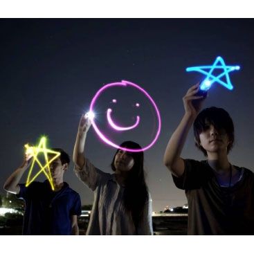 Iphoneでペンライトアートを楽しめる 夜空におえかき がタカラトミーアーツから 12年9月6日 エキサイトニュース