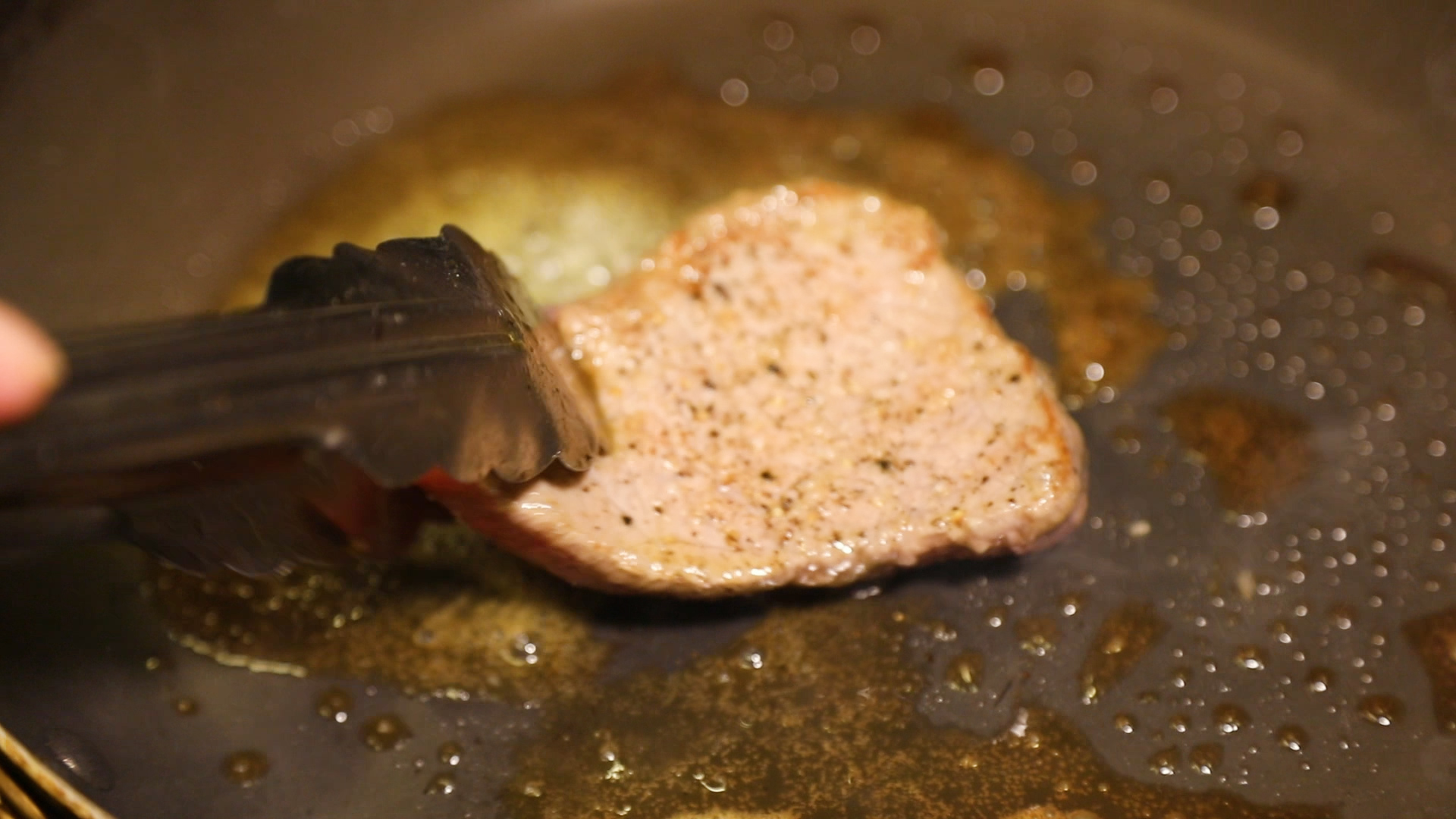 旨味たっぷり厳選肉料理を食べ比べ 朝まで飲めるおしゃれ肉バル ローリエプレス