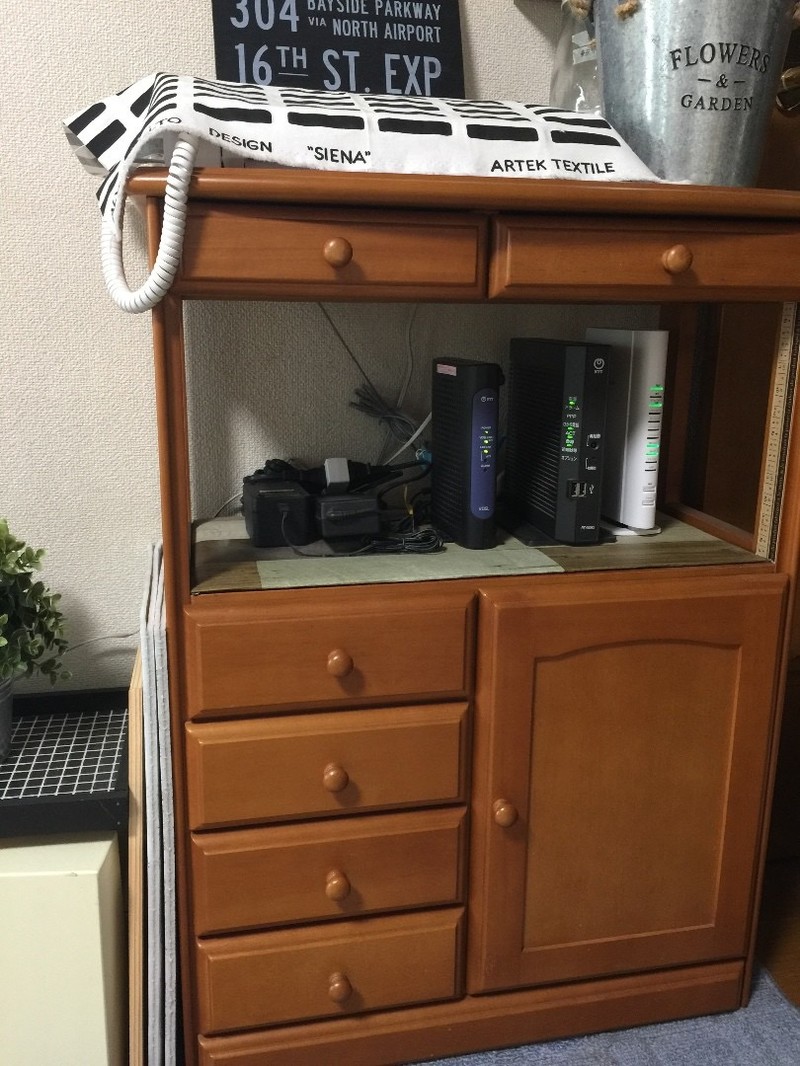 ルーターをおしゃれに収納しよう ボックスを使用した収納方法からdiyアイデアまでご紹介 ローリエプレス