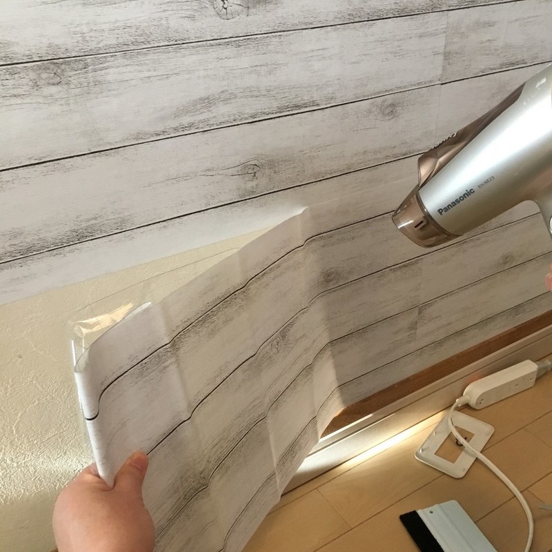 100均の壁紙で部屋をリメイク コスパよく簡単にできるdiyアイデア ローリエプレス