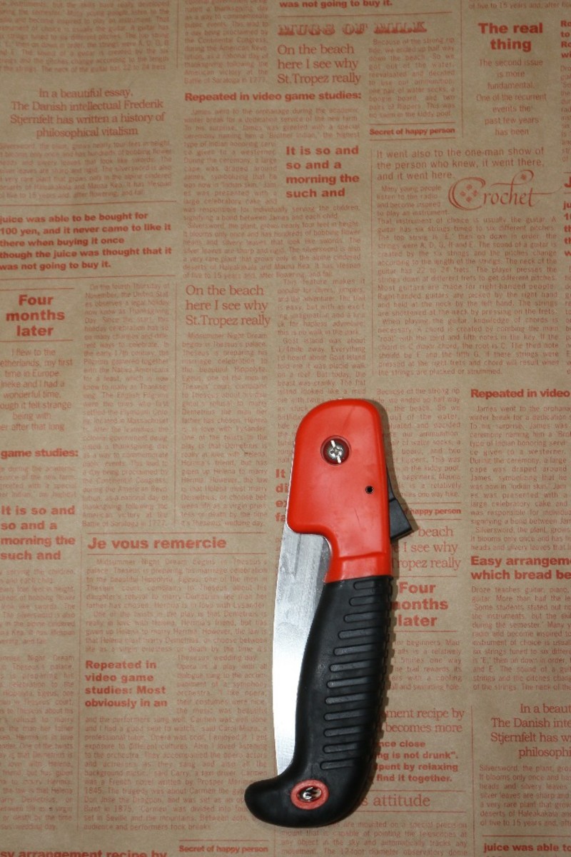 100均 Diyアイテムを徹底検証 弓ノコや折り畳みも気になる木工用ノコギリにズームイン ダイソー キャンドゥ ローリエプレス