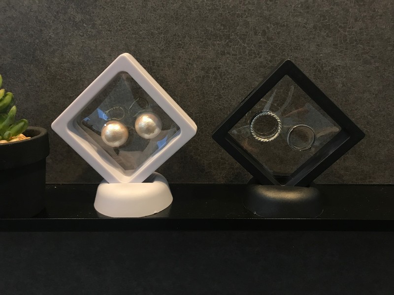 セリア ネイルサロンのようなディスプレイが楽しめちゃう ネイルチップやアクセサリーをコレクションしよう ローリエプレス
