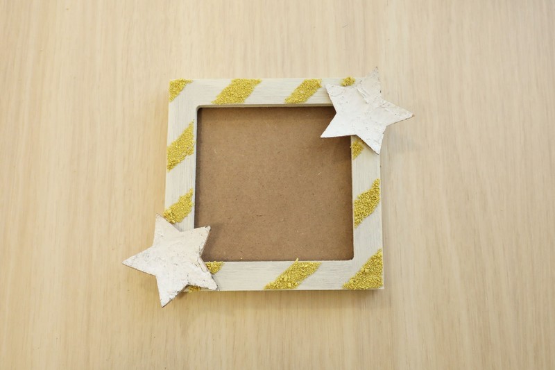 オール100均でフォトフレームをリメイク 約500円で簡単おしゃれに作れるんです 推し色研究所 5 ローリエプレス