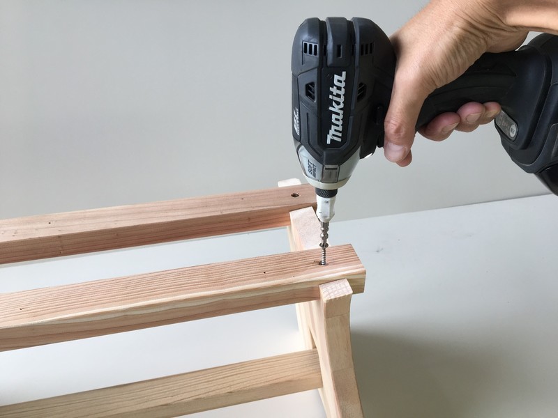 ベンチを簡単diy おしゃれなパイン材のキットが簡単なのに本格派 ローリエプレス