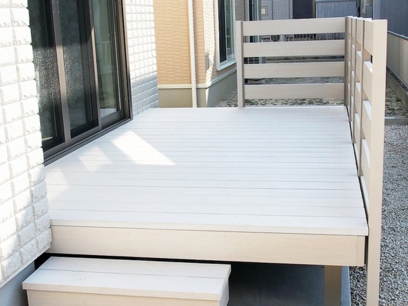 憧れの白いウッドデッキ 人工木材 がおすすめの理由とは ローリエプレス