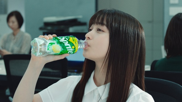 橋本環奈 スプライト 新cm撮影で乙女な弱点が明らかに 私 を開けるのが苦手なんですよね 19年6月25日 エキサイトニュース