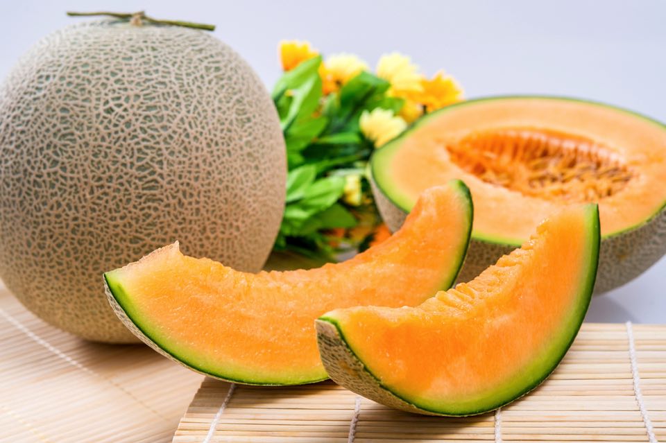 甘くてジューシー クインシーメロン の特徴や産地などを解説 21年2月25日 エキサイトニュース