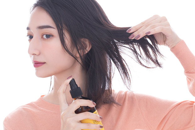 シンプルなヘアアレンジこそベースづくりが鍵 ウェット ドライな質感 ローリエプレス シンプルなヘアアレンジこそベースづくりが鍵 ウェット ドライな質感 ローリエプレス