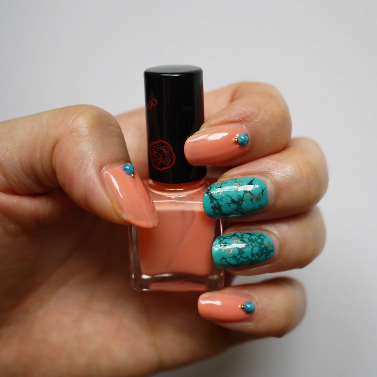 セルフでもリアルに仕上がる 夏の定番ターコイズネイル アレンジ編 ローリエプレス