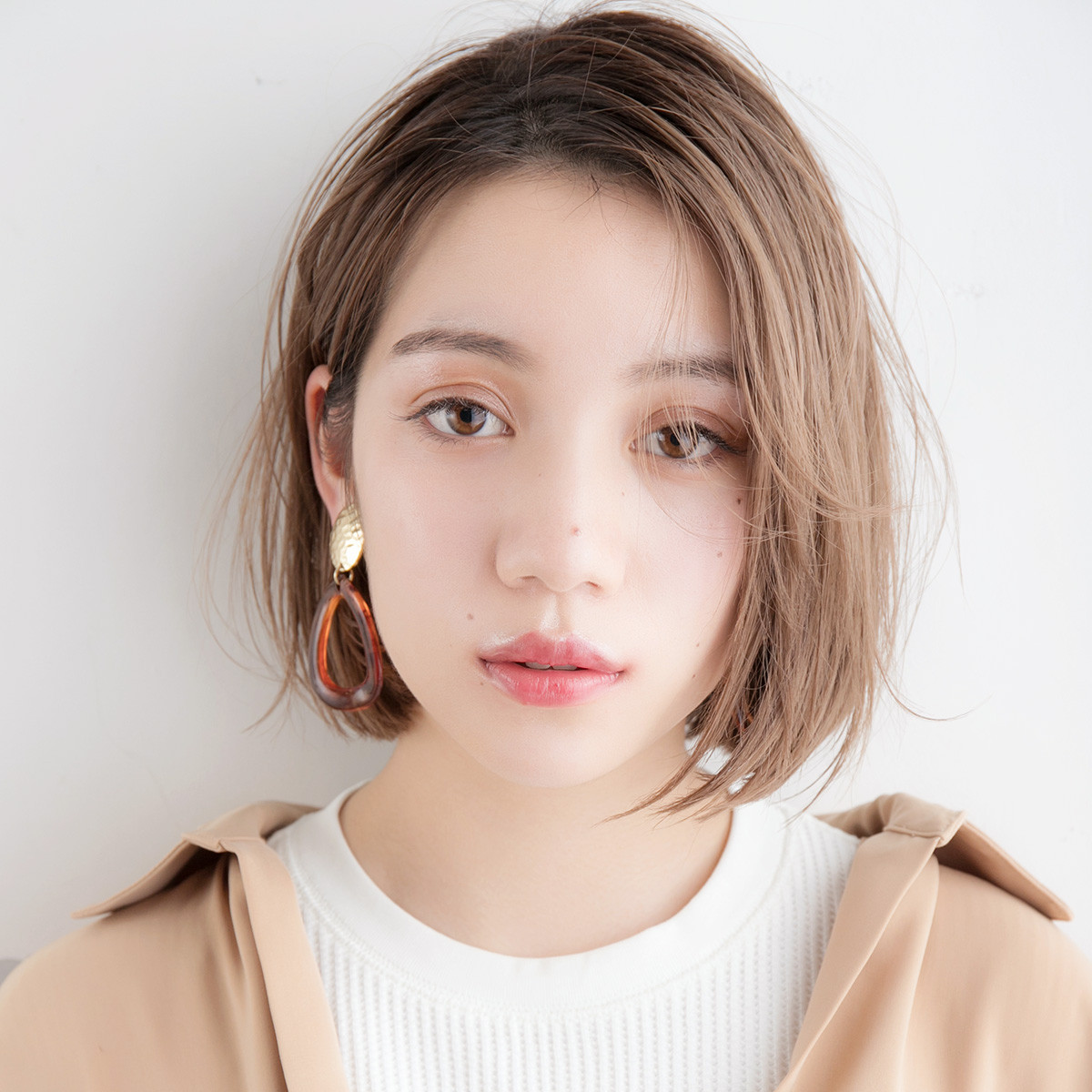 外ハネ 内巻きが今っぽい 浮遊感仕上げのシースルーボブ ローリエプレス