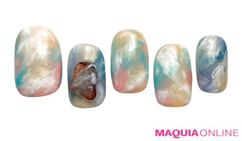 空と海が溶け合う ロマンティックな 波打ち ネイル ローリエプレス