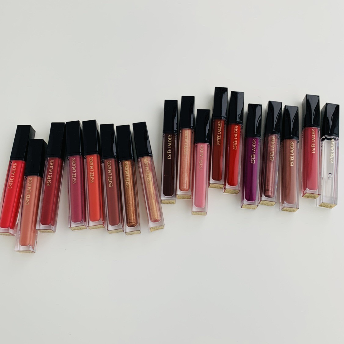 全色見せ ひと塗りで キスしたくなるような魅力的な唇に エスティ ローダーの新感覚リップグロスを全カラーチェック マンデーカラースウォッチ ローリエプレス