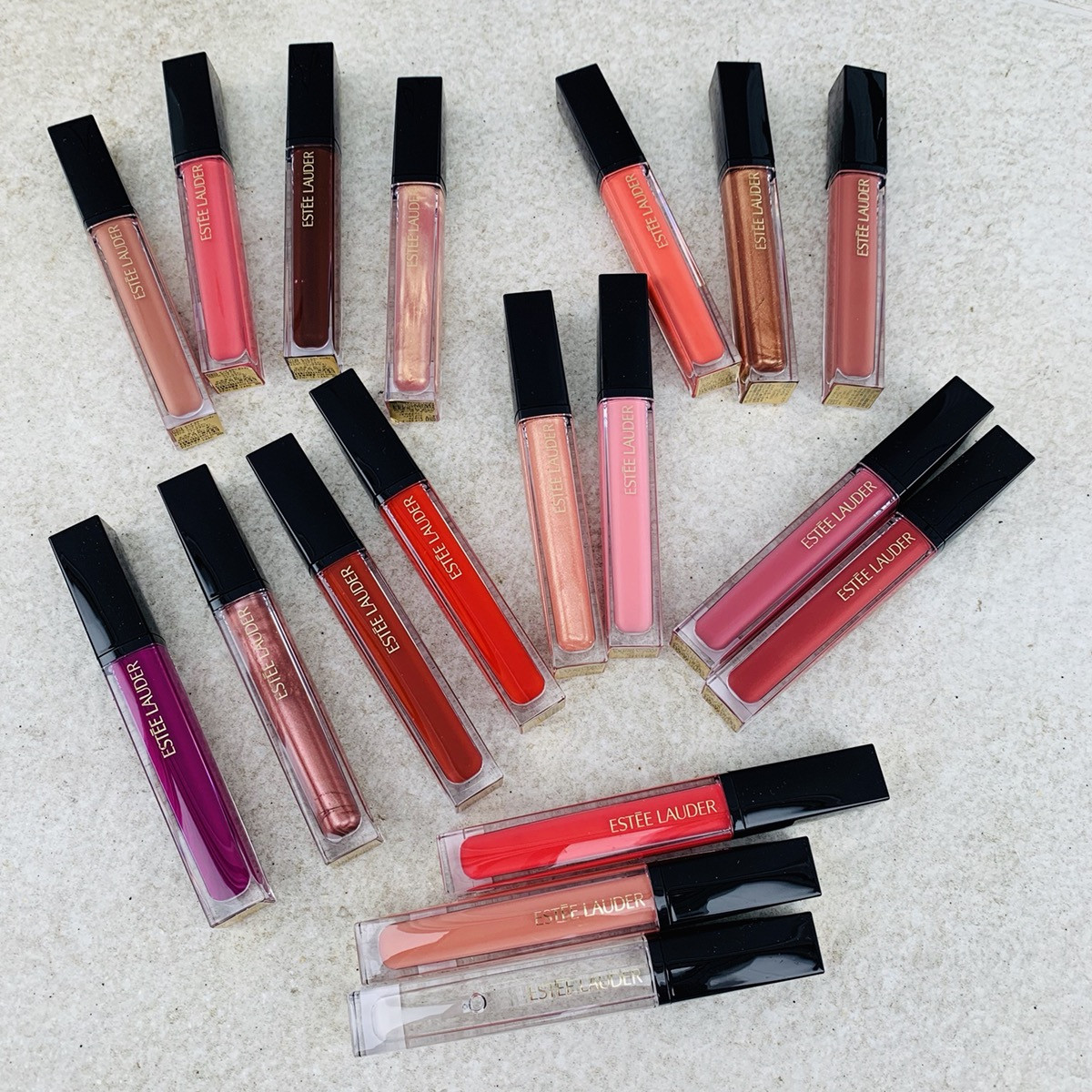 全色見せ ひと塗りで キスしたくなるような魅力的な唇に エスティ ローダーの新感覚リップグロスを全カラーチェック マンデーカラースウォッチ ローリエプレス
