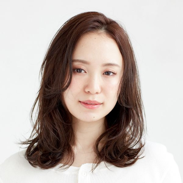 年最新 セミロングの髪型 ヘアスタイル選 かわいいも大人っぽいも叶う 前髪あり なし別おすすめヘアまとめ ローリエプレス