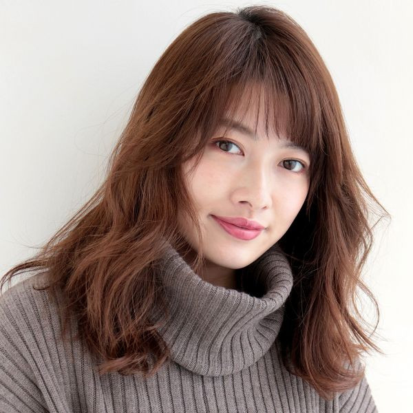 年最新 セミロングの髪型 ヘアスタイル選 かわいいも大人っぽいも叶う 前髪あり なし別おすすめヘアまとめ ローリエプレス