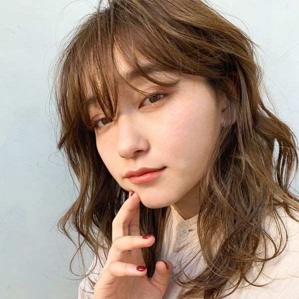 年最新 セミロングの髪型 ヘアスタイル選 かわいいも大人っぽいも叶う 前髪あり なし別おすすめヘアまとめ ローリエプレス