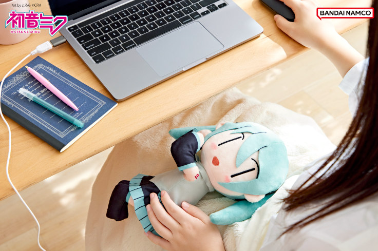 USB接続で温かくなる初音ミクのぬいぐるみ付きの「USBあったかブランケット」が登場 (2023年1月10日) - エキサイトニュース