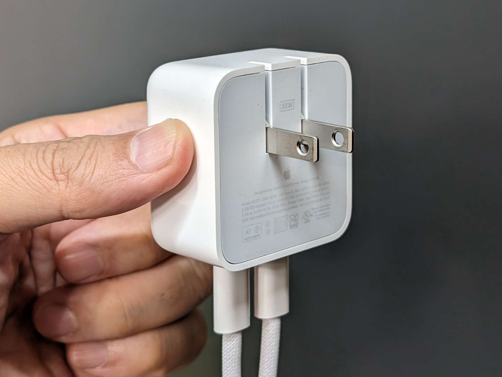 Apple純正、2ポートUSB-C充電器​​「デュアルUSB-Cポート搭載35Wコンパクト電源アダプタ」 (2024年4月3日) - エキサイトニュース