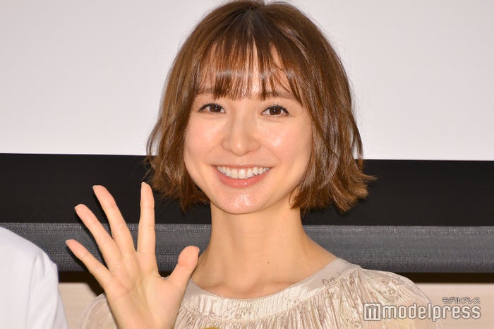 篠田麻里子 家族でディズニー満喫 夫 愛娘の写真公開 21年10月13日 エキサイトニュース