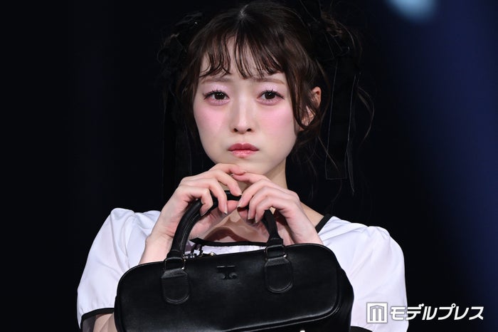 梅田みゆ　フーディー CUTIE STREET梅田みゆ、上品ガーリーなモノトーンコーデ 可愛らしい