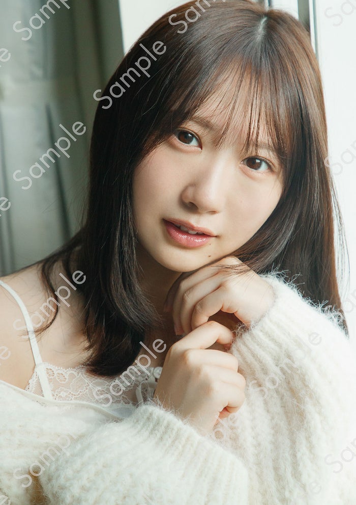 日向坂46藤嶌果歩、色とりどりな表情魅せる 1st写真集“書店別特典