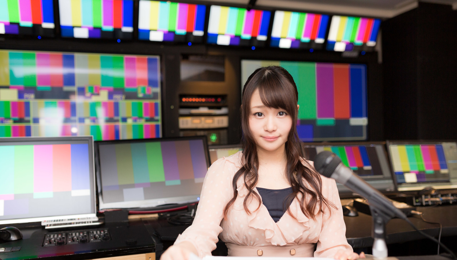 Regional asia japan viraltv. Азия ТВ. Japan News. Japanese News Reader. News on Japan.