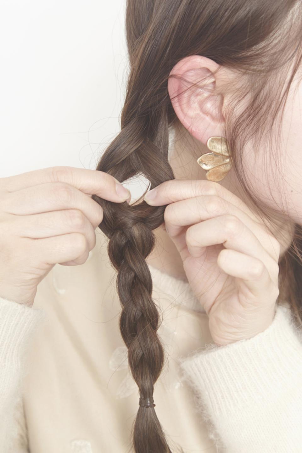 ちょい足しで２倍かわいい 2wayヘアアレンジ くるりんぱツイン編 ローリエプレス