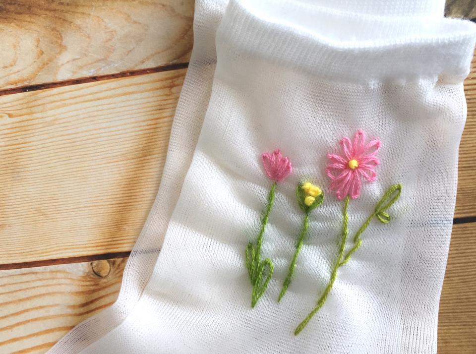どこよりも詳しい 簡単かわいい刺繍のやり方 シースルー靴下編 ローリエプレス