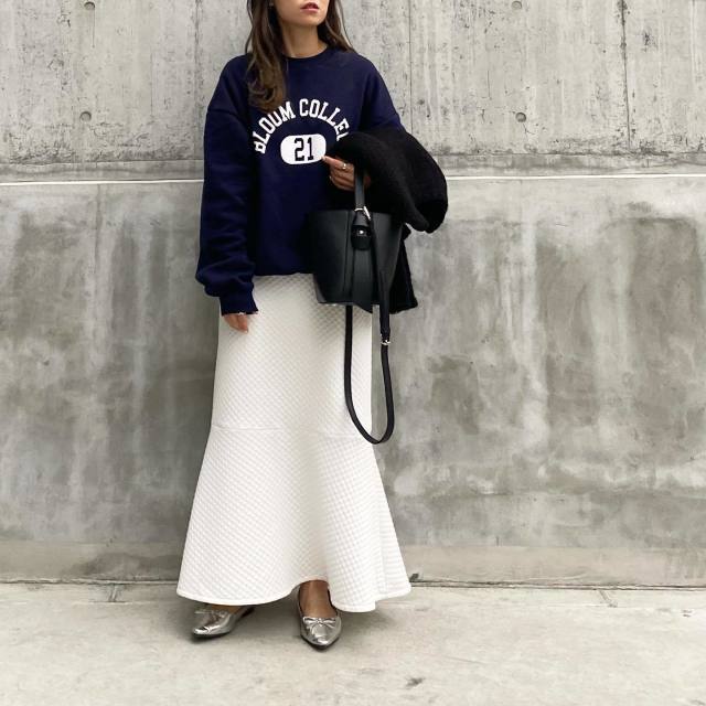 春は 白スカート で即垢抜け 甘すぎないから上品にキマる 大人の正解コーデ集 ローリエプレス