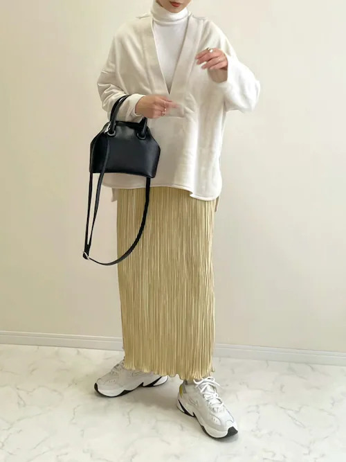 やっぱりプリーツスカートが無敵の着回し力 きれい色で春意識 おしゃれさんのコーデ集 ローリエプレス