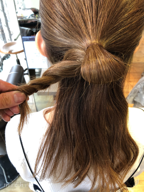 ゴムだけでプロ級の仕上がり お洒落でルーズな簡単お団子ヘアアレンジ ローリエプレス